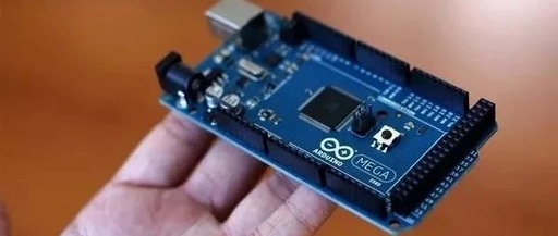 Understanding the Differences Between Arduino and Microcontrollers: A Beginner's Guide to Arduino