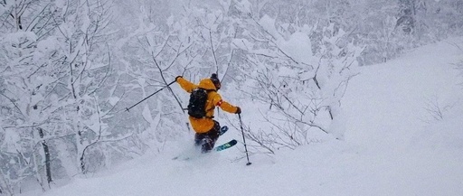 Exploring Backcountry Skiing Techniques: A Comparison of Snowboarding and Skiing