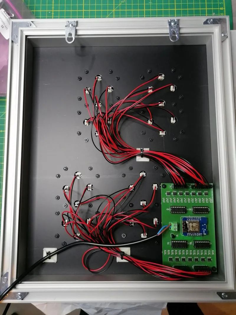 DIY Magical Thermochromic Clock