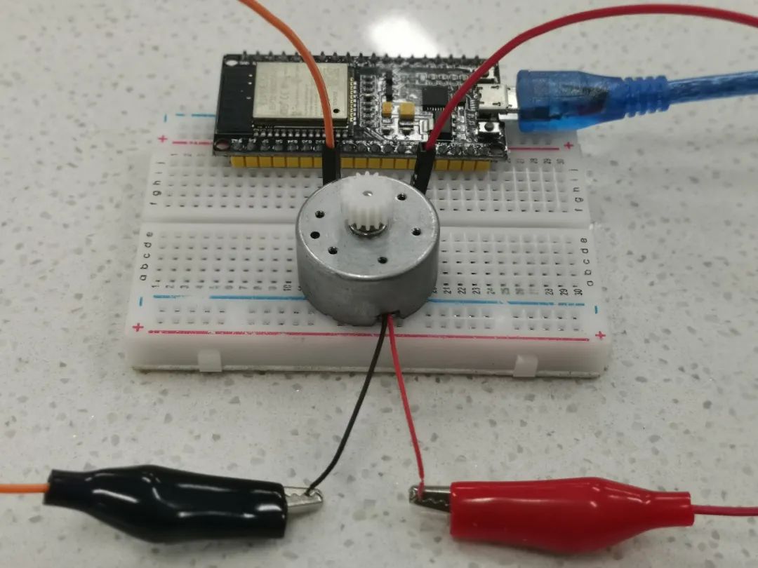 Using Phyphox and ESP32 to Capture Induced Electromotive Force from Small Motor Rotation