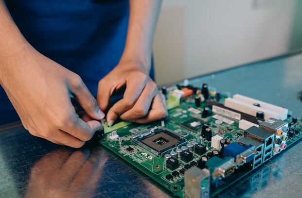 How to Choose the Right Microcontroller: A Beginner's Guide