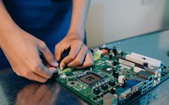 How to Choose the Right Microcontroller: A Beginner's Guide