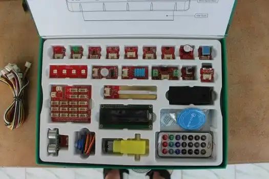 Is the Chinese Made CrowPi L Raspberry Pi Laptop Worth $279?