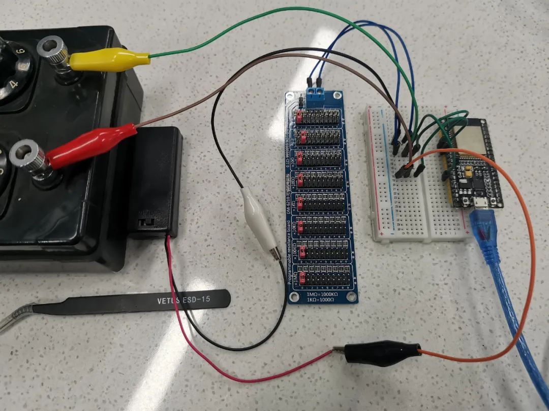 Measuring EMF and Internal Resistance of Dry Batteries Using ESP32 and Phyphox