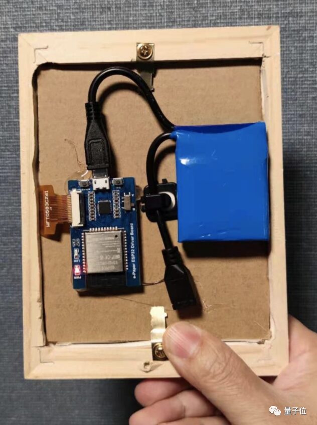 DIY E-Ink Screen Calendar: Auto Refresh Location and Weather
