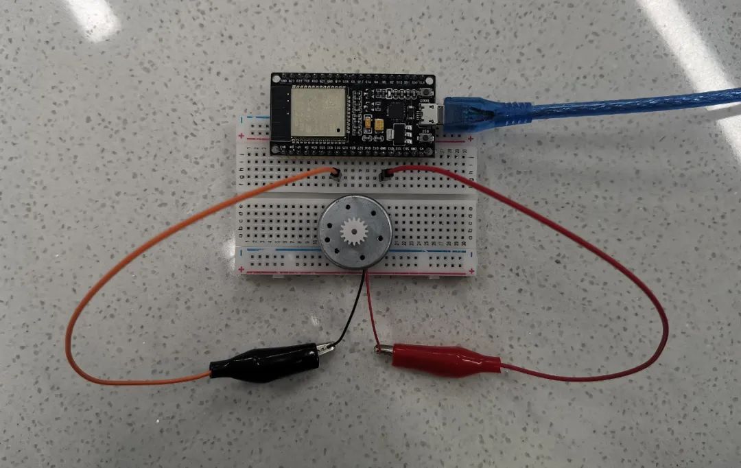 Using Phyphox and ESP32 to Capture Induced Electromotive Force from Small Motor Rotation