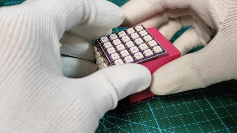 Create a Colorful Glowing Cube Based on Raspberry Pi RP2040