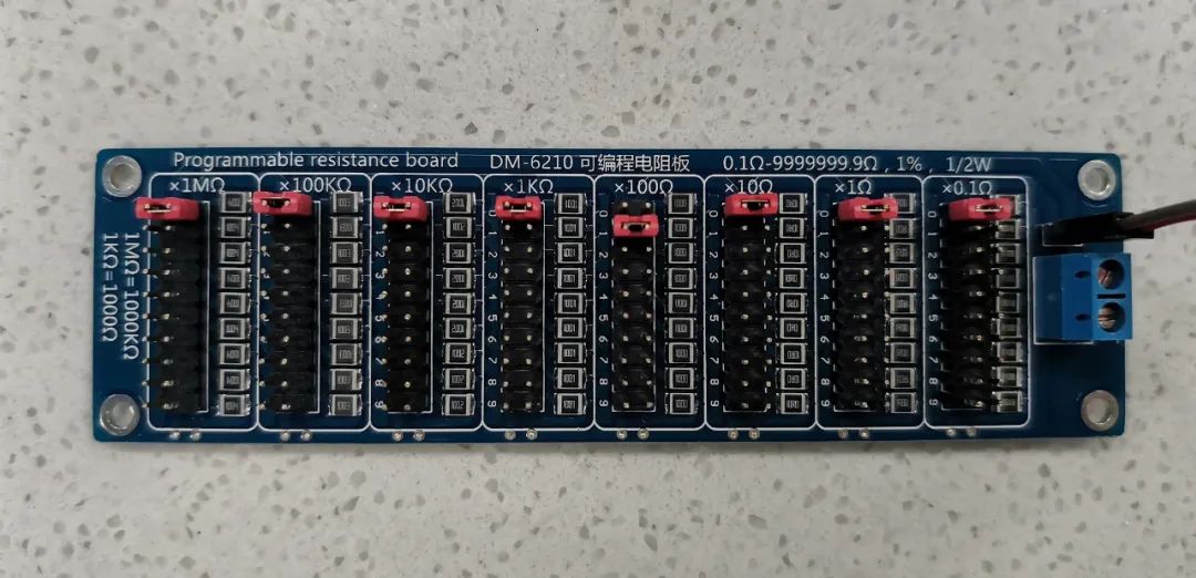 Exploring Current Variation in Voltage Divider Circuits with Phyphox