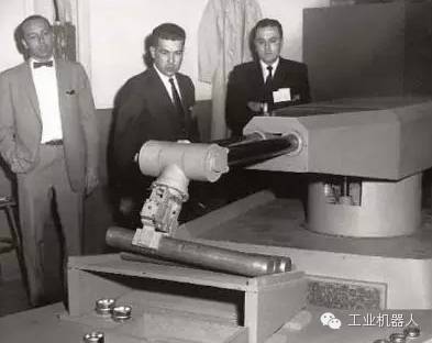 The Development History of Robots: From Mechanical Transmission to AI