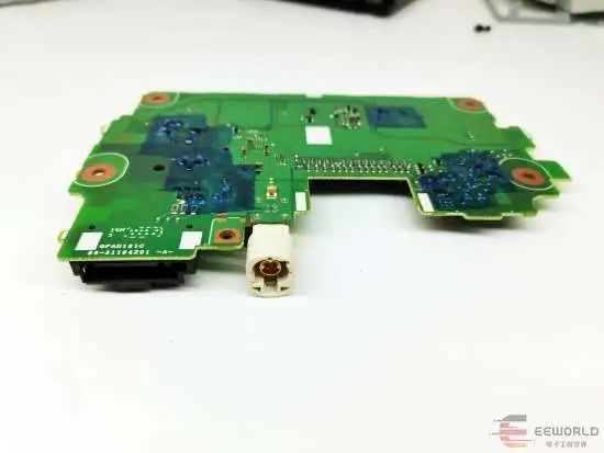 Disassembly Analysis: Audi Q3 and A4L Center Display Circuit