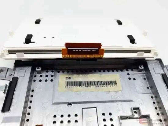 Disassembly Analysis: Audi Q3 and A4L Center Display Circuit