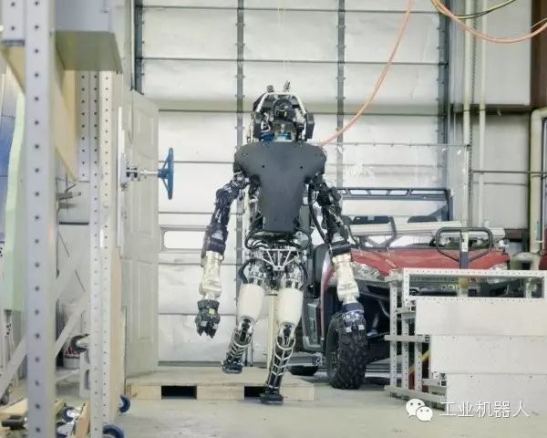 The Development History of Robots: From Mechanical Transmission to AI