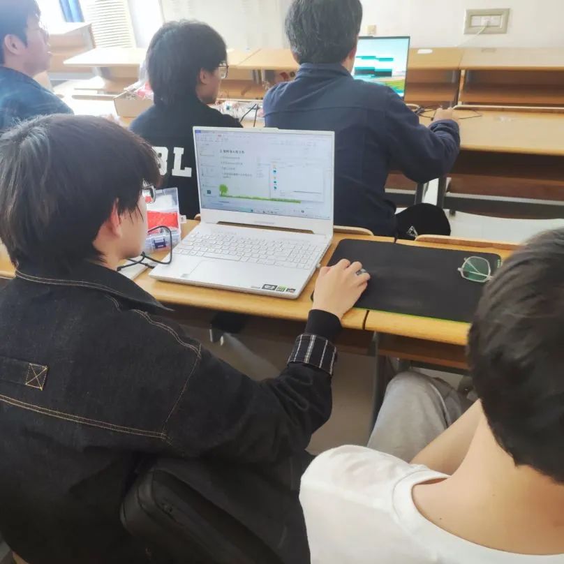 Arduino Course at Smart Robot Club - Session Four