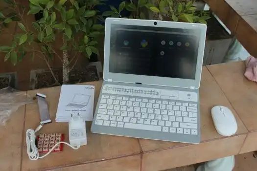 Is the Chinese Made CrowPi L Raspberry Pi Laptop Worth $279?