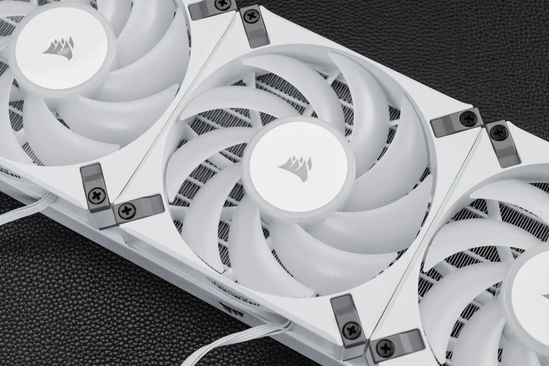 Corsair iCUE H150i ELITE LCD XT Cooler Review