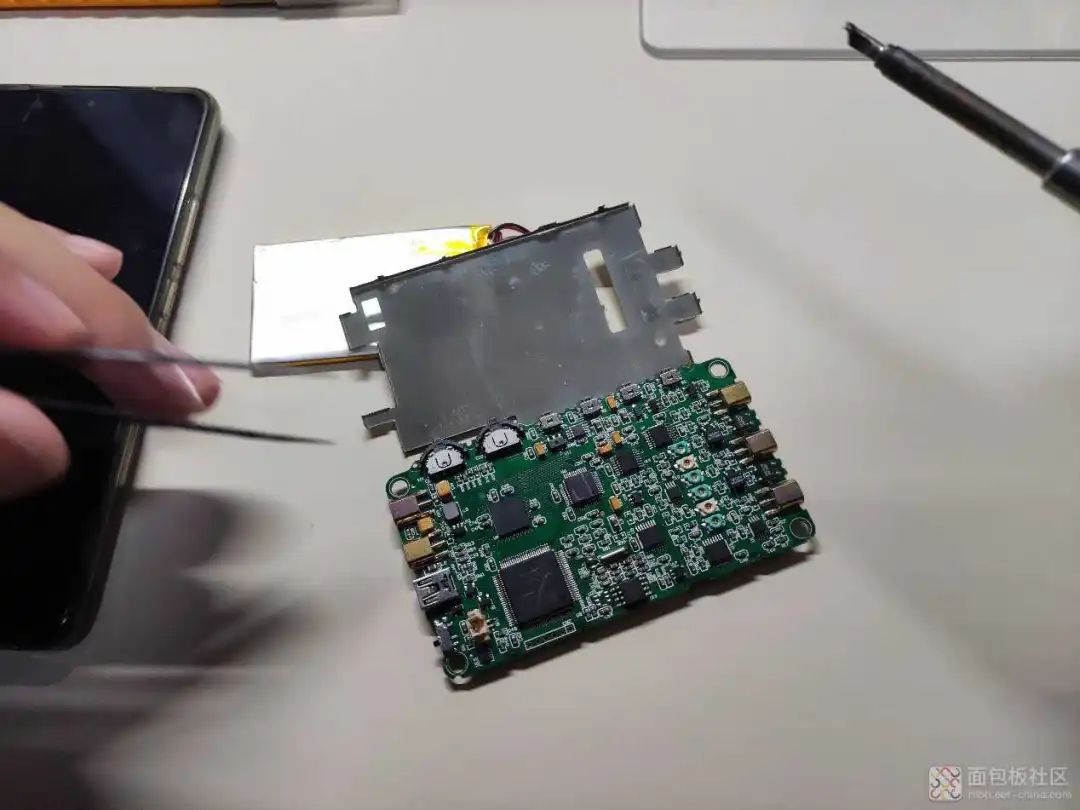 Disassembling a Ten-Year-Old Marvel: Miniware DS203 Mini Oscilloscope