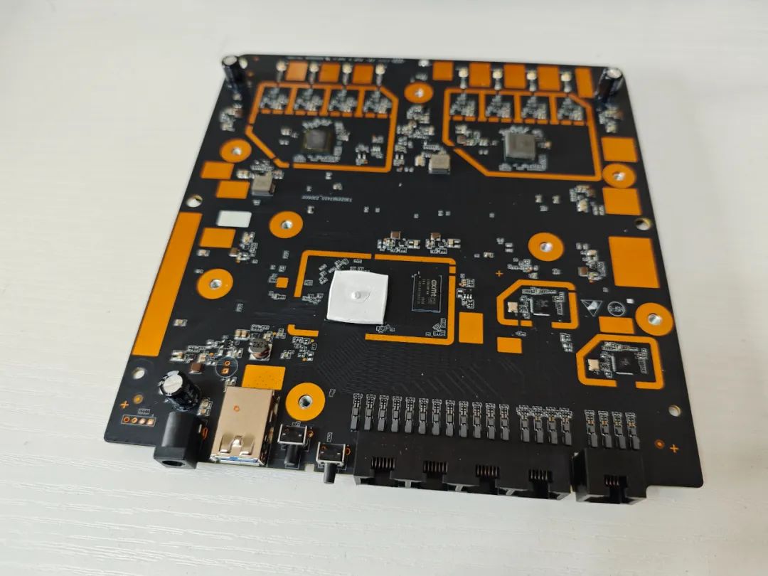 Wi-Fi 7 Router Review: Unboxing and Performance Test