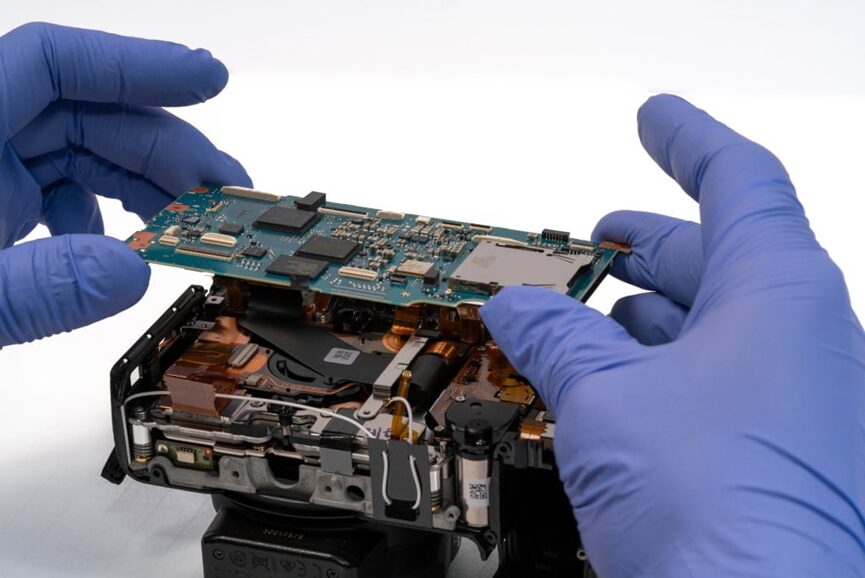 Disassembly of Nikon's Flagship Mirrorless Camera Z7 II