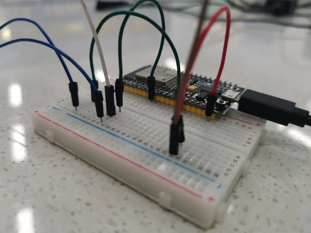Causes of Capacitor Charging Current Image Flat Top and Solutions Based on ESP32 and Phyphox
