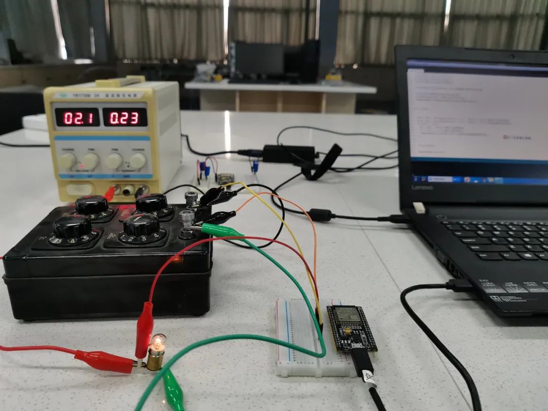 Using Phyphox and ESP32 Bluetooth to Redraw the I-V Characteristics of a Light Bulb