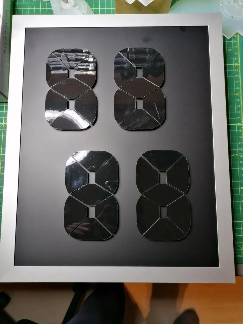 DIY Magical Thermochromic Clock