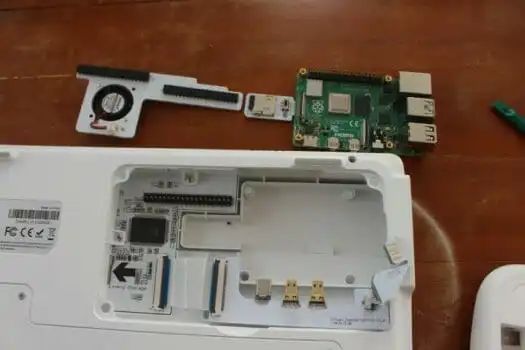 Is the Chinese Made CrowPi L Raspberry Pi Laptop Worth $279?