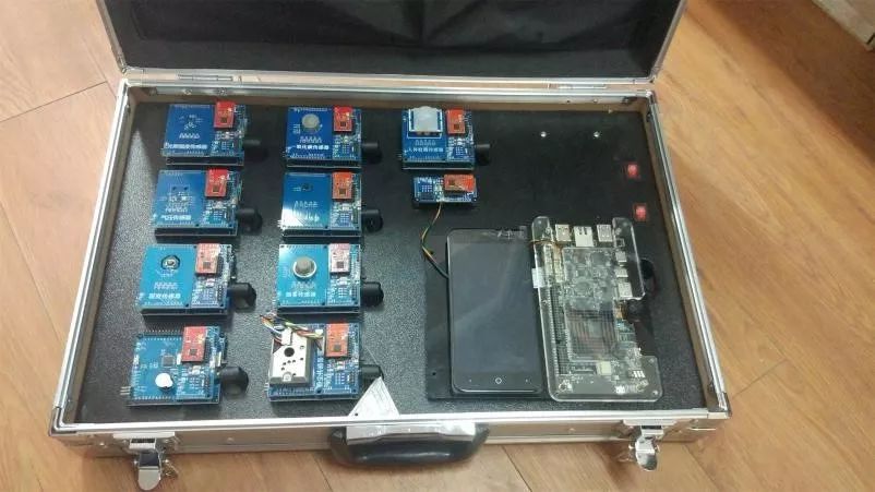 AIoT Experiment Box for Arm Embedded AI Teaching