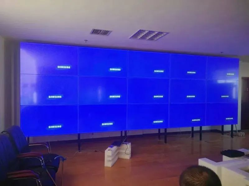 Distinguishing Between LCD Splicing Screens and LED Splicing Screens
