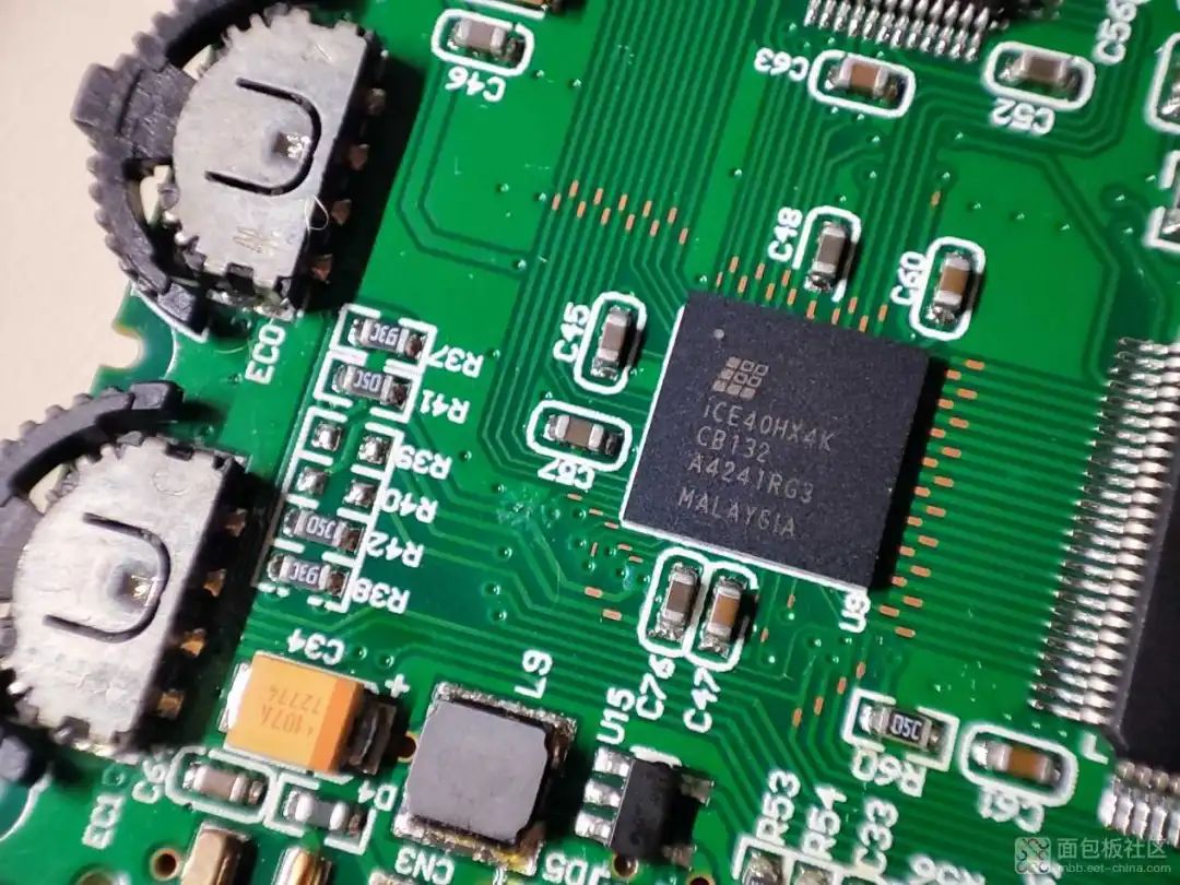Disassembling a Ten-Year-Old Marvel: Miniware DS203 Mini Oscilloscope