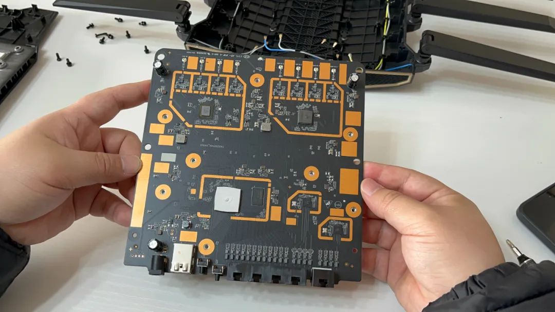 Wi-Fi 7 Router Review: Unboxing and Performance Test