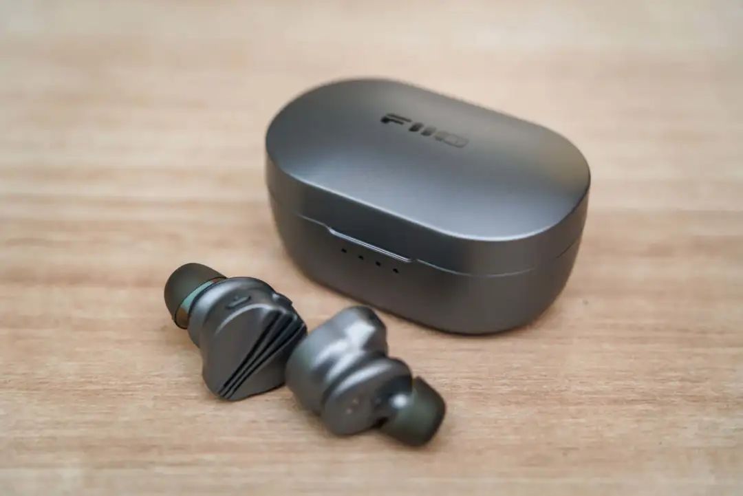FiiO FW3 Review: Excellent HiFi Sound with Independent DAC Chip