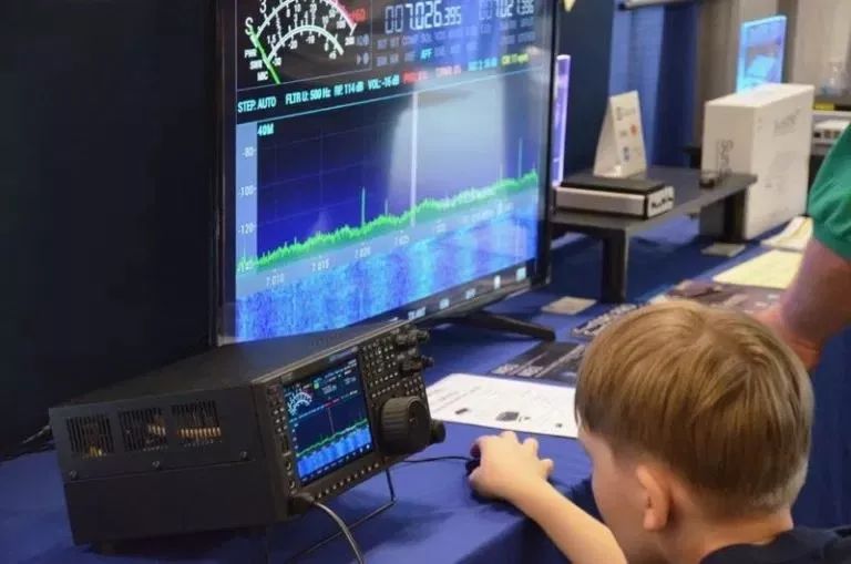 High-End SDR Receivers and Transceivers Overview