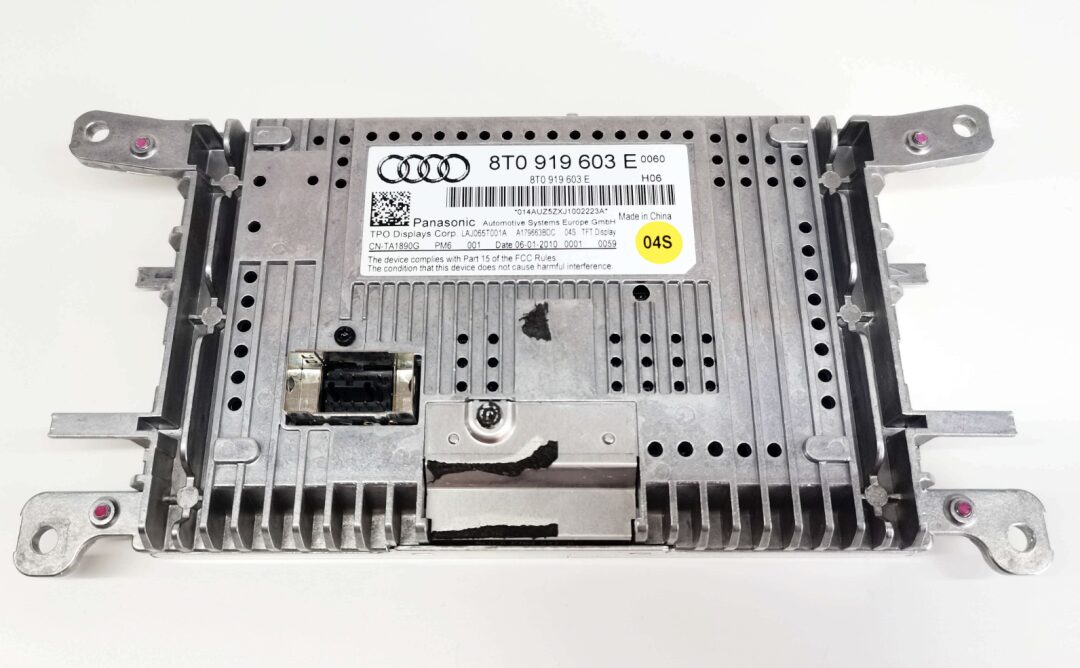 Disassembly Analysis: Audi Q3 and A4L Center Display Circuit