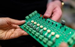 How Do MCUs With Different Voltage Levels Communicate?