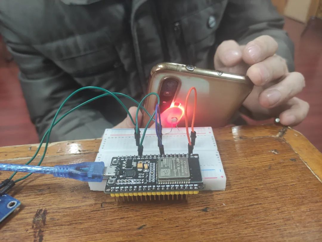 2022 Debut: Measuring Heart Rate Using Phyphox, ESP32, and Photoresistor