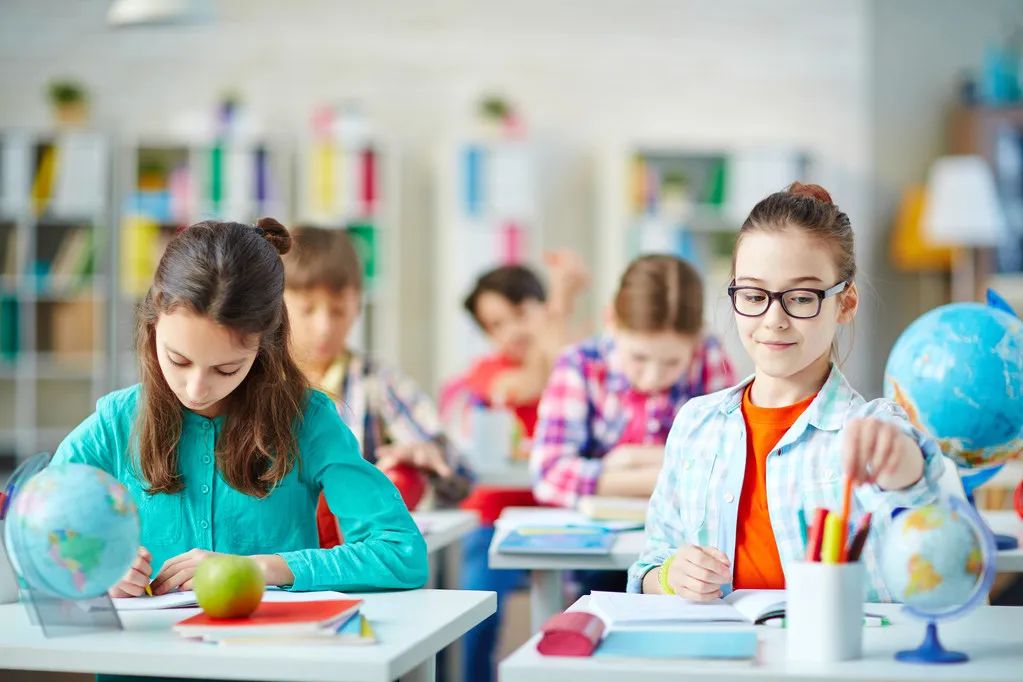 Research on Integrating STEAM and Maker Education Curriculum System