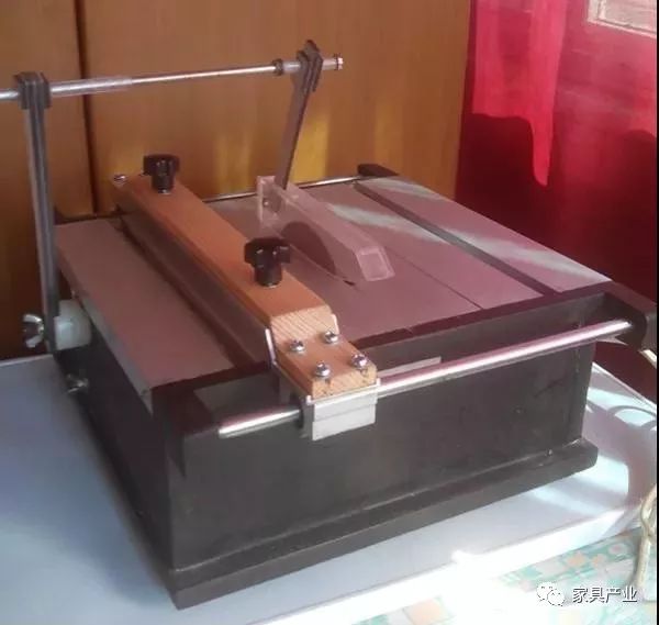 DIY Table Saw: A Simple Method for Raising and Lowering the Blade