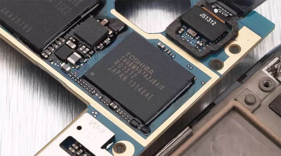 Should You Use an SD Card in Your Smartphone?