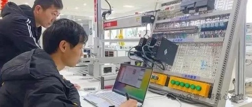 Siemens PLC Applications in Industrial IoT: Connecting to Smart Manufacturing