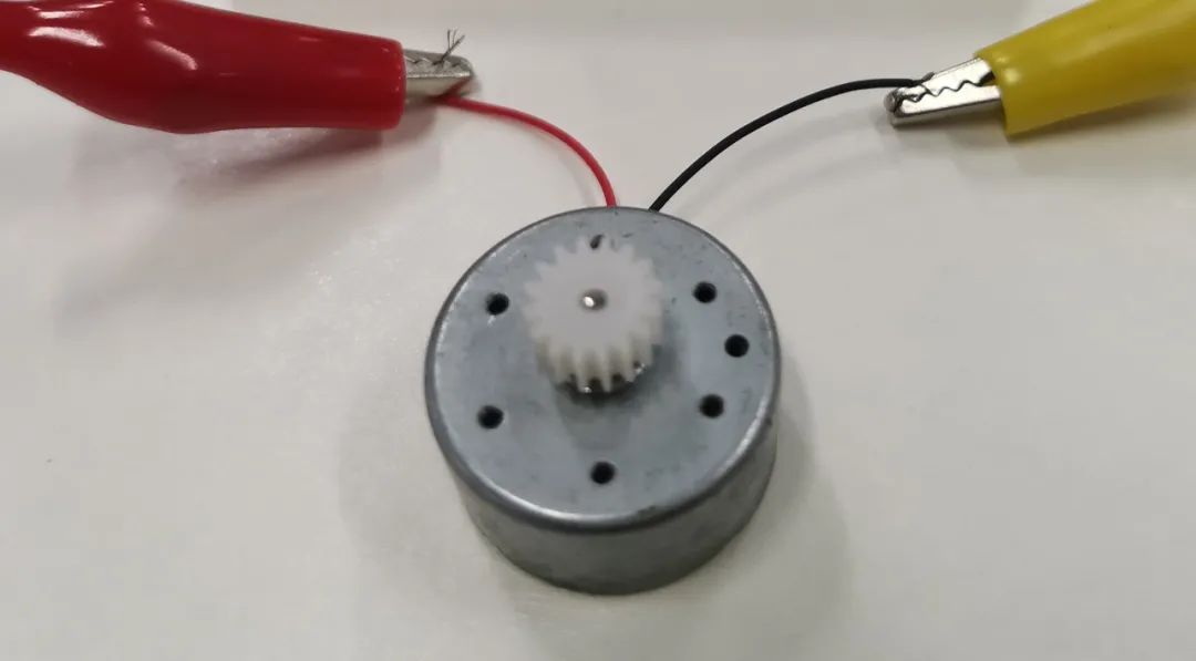 Measuring Electromotive Force of Small Motor Driven by External Force Using Phyphox and ESP32