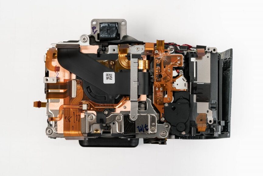 Disassembly of Nikon's Flagship Mirrorless Camera Z7 II