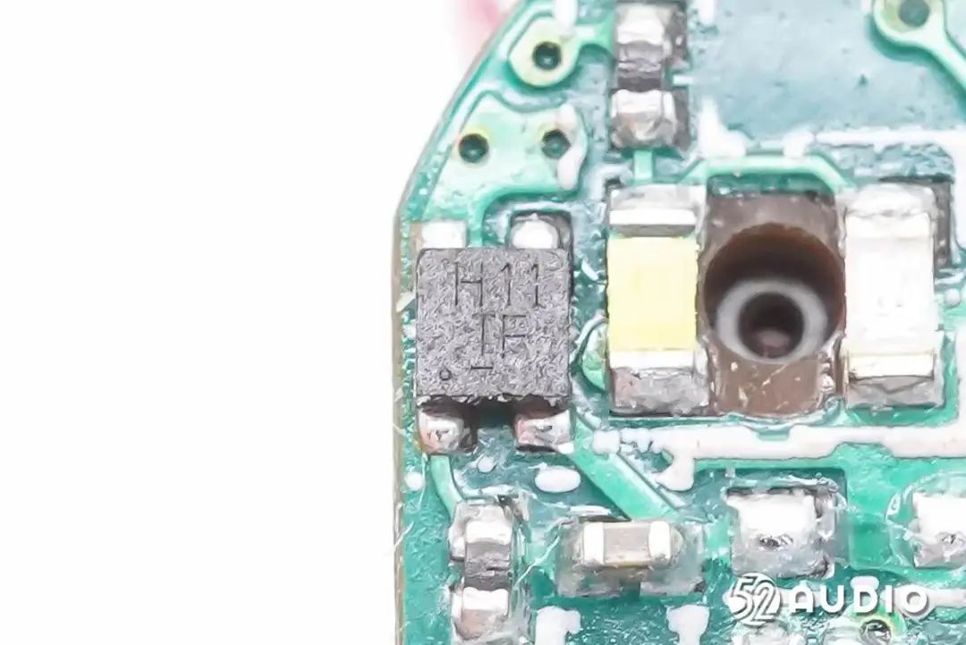 SiliconWisdom SWU254N Hall Switch And SWD1811A IC In AWEI T29 Pro Earbuds