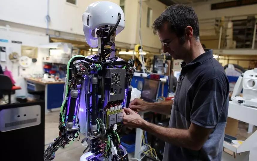 Understanding the Development History of Robotics Technology
