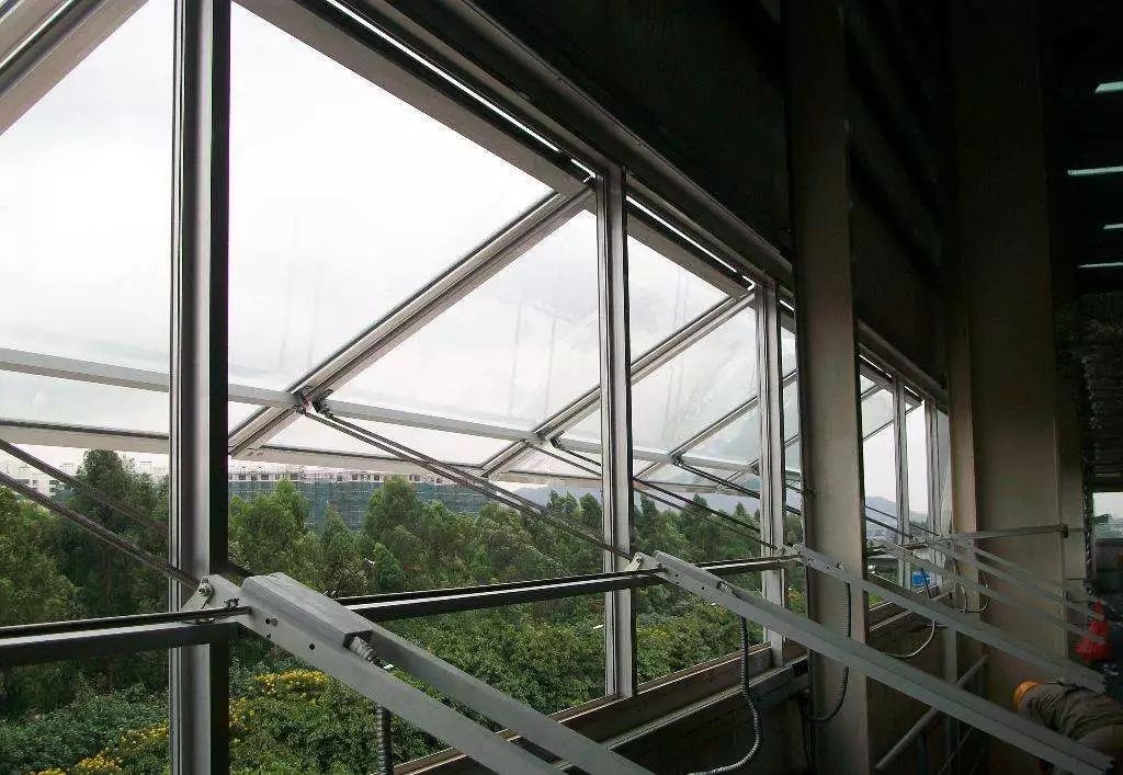 Research on Remote Control System for Building Windows Based on Mobile Phones