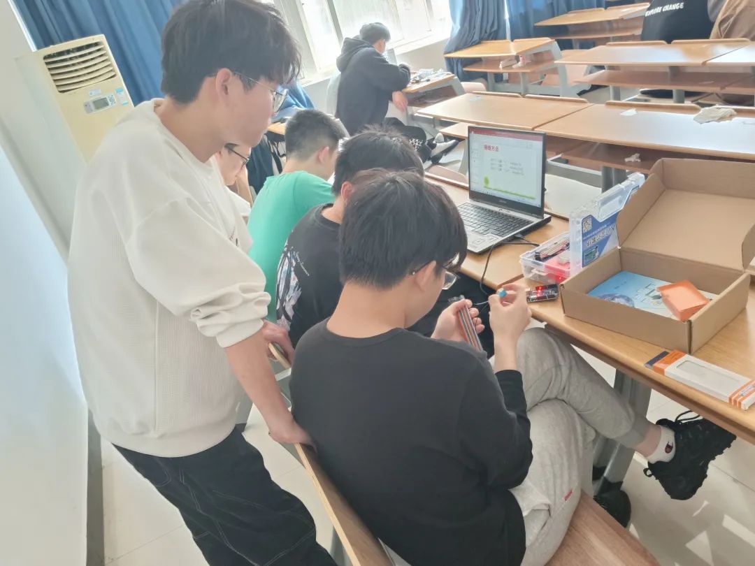 Arduino Course at Smart Robot Club - Session Four