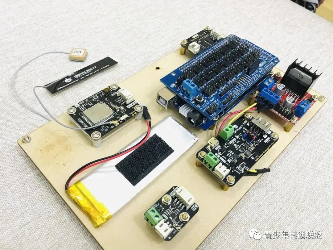 Arduino-Based Water Quality Monitoring Experiment