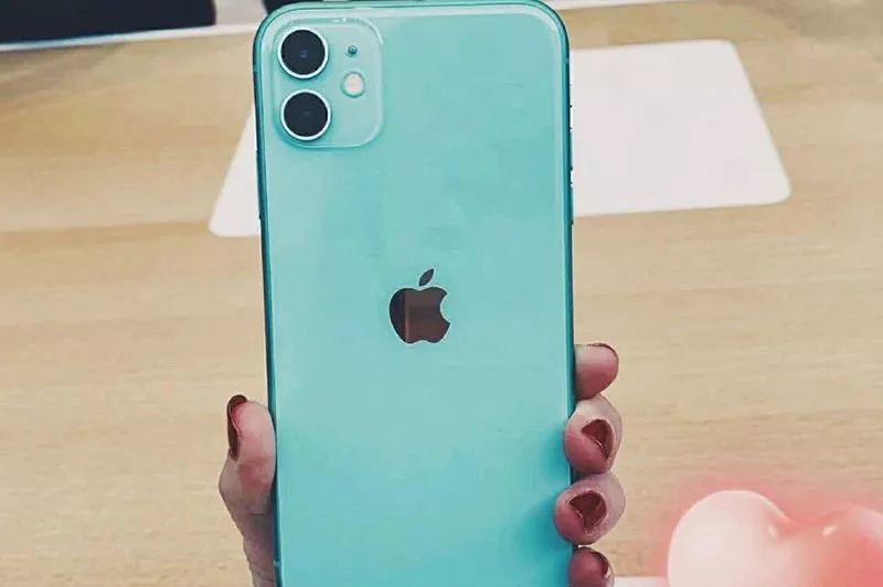 Why iPhone 11 Is Not Worth Buying: A Discussion on Phone Screens