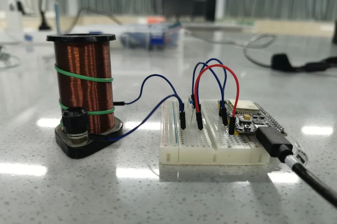 Using Phyphox and ESP32 Bluetooth for Coil Induction Experiment