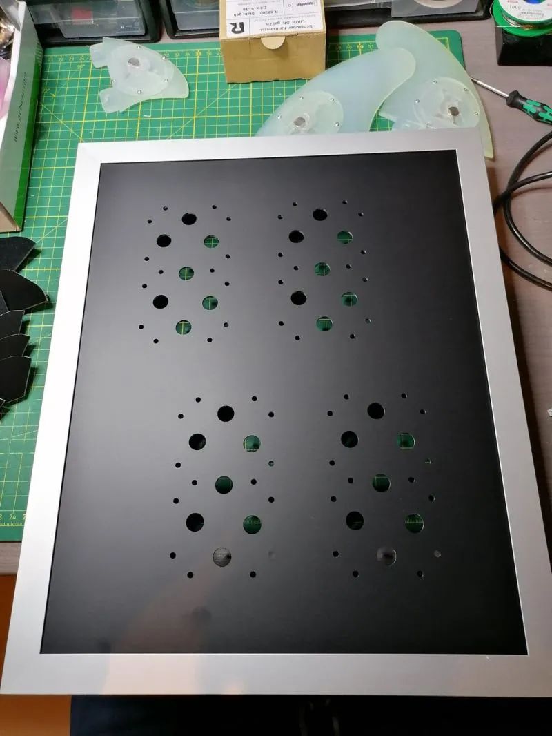 DIY Magical Thermochromic Clock