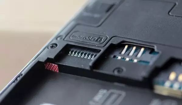 Should You Use an SD Card in Your Smartphone?